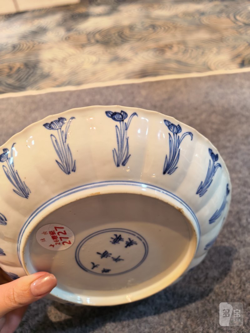 清康熙 青花人物瓜棱型盘一对 - 图6